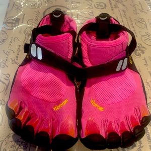 Vibram work out shoes, size womens 40/8.5